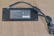 115013 115013 Krachtige 130W laptop voeding – betrouwbaar en breed inzetbaar 130W